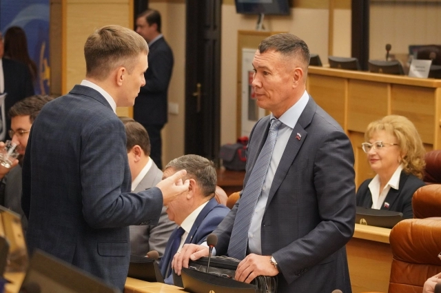 Депутаты приняли решение начать с себя и сократить расходы на работу областного парламента.