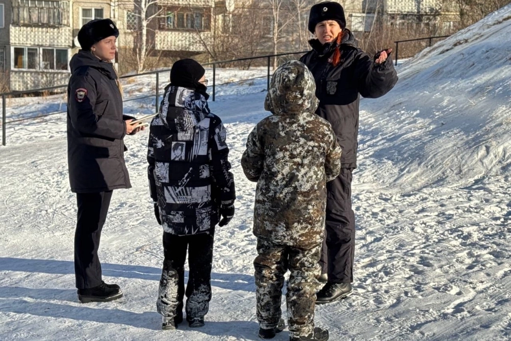 Сотрудники Госавтоинспекции регулярно проводят мониторинг несанкционированных горок и при выявлении опасных участков принимают меры по их ликвидации.