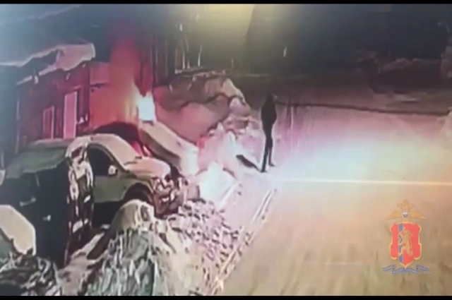 момент поджога автомобиля