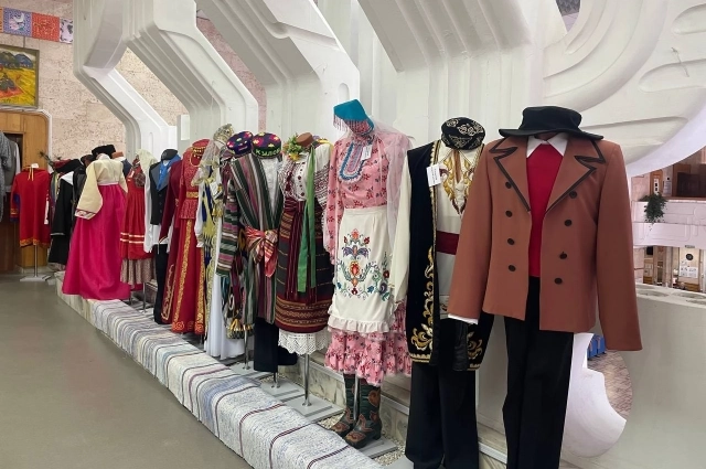 В Доме Дружбы самая большая коллекция национальных костюмов.