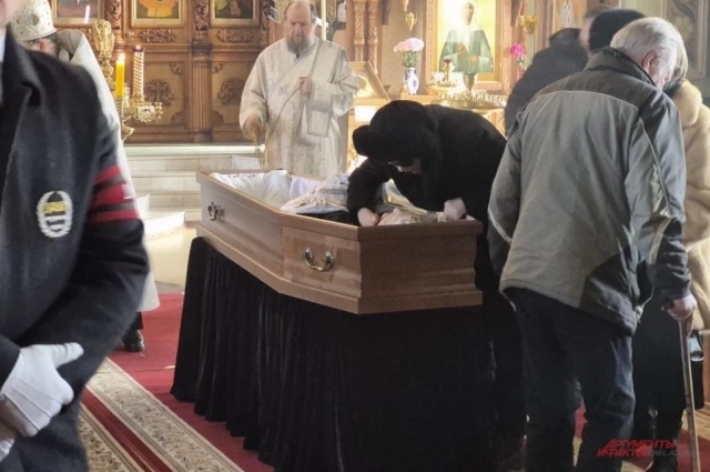 Светлана Гепп не скрывала горя и слёз.