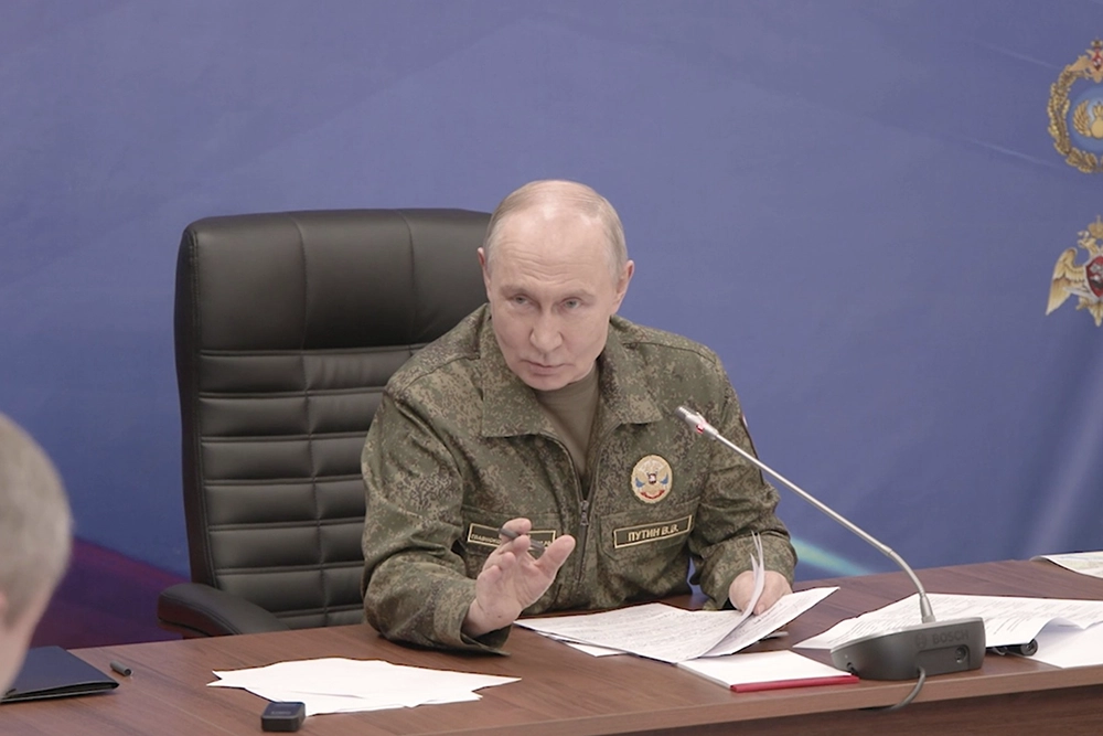 Владимир Путин посетил один из вспомогательных командных пунктов ВС РФ