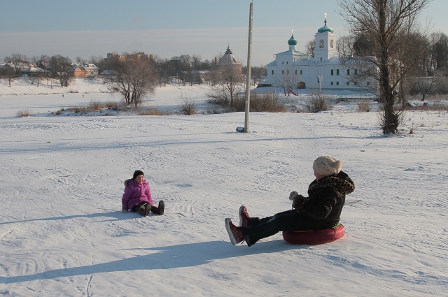 Псковичи надеются, что наступим зима, чтобы покататься с детьми на ватрушках