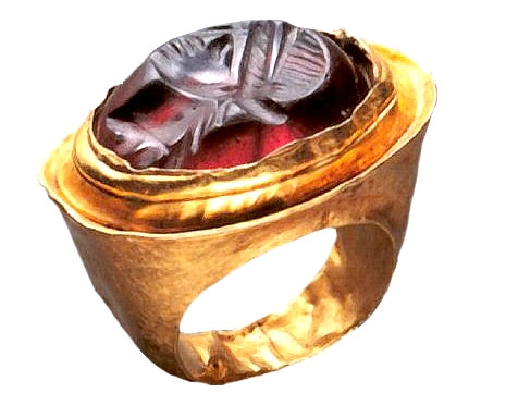 Перстень с геммой — вырезанным в камне изображением.