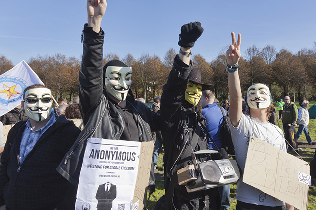 Сторонники движения Anonymous на одной из акций в серии протестов Occupy. Гаага, октябрь 2011 года