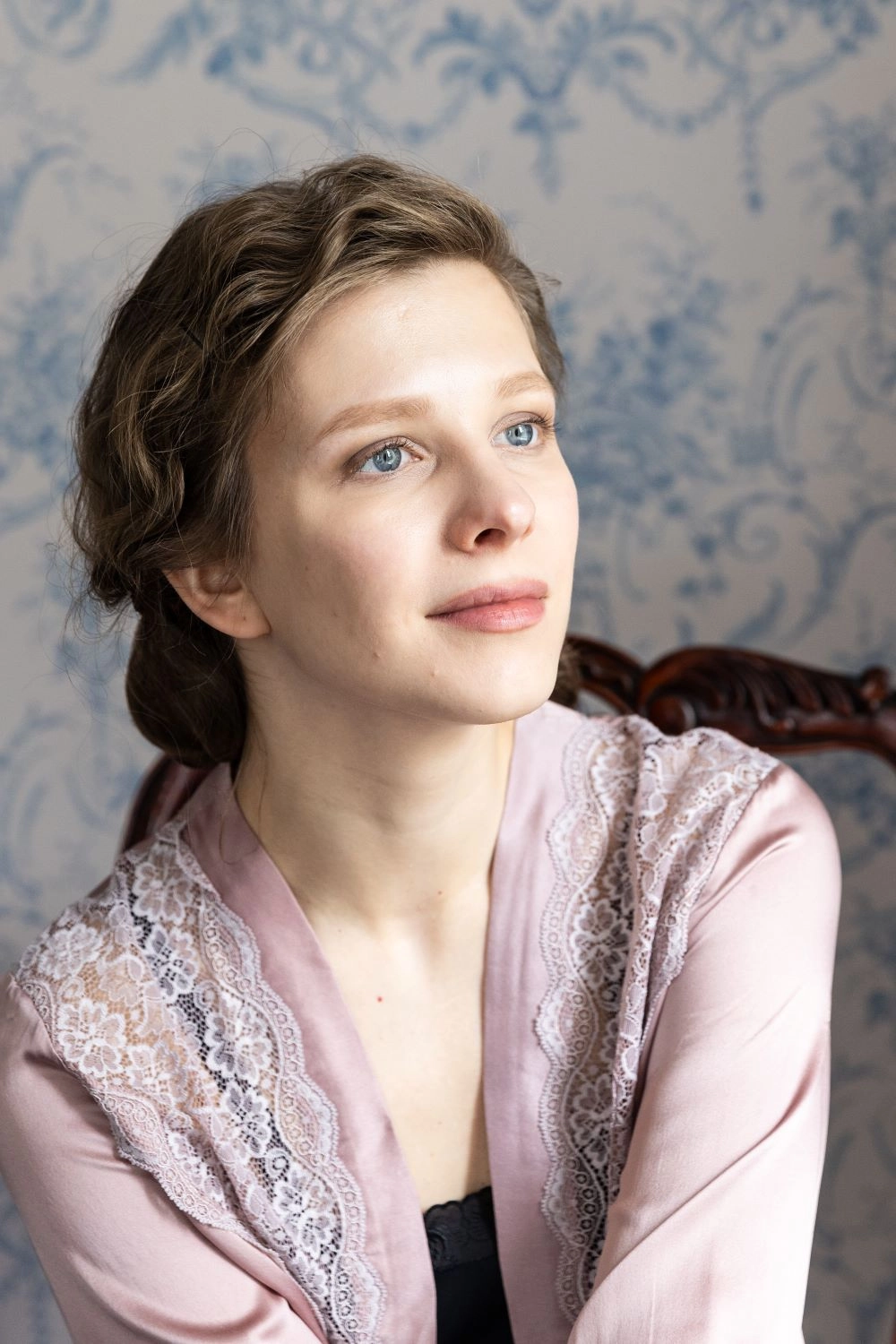 Лиза Арзамасова в роли Элли Джонс.