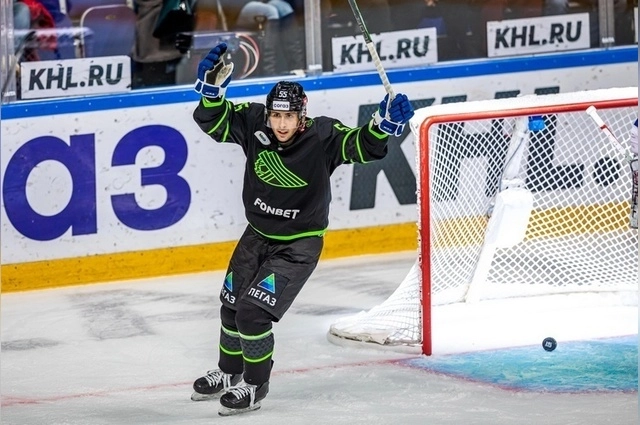 Саша жазуы бар кеуделер Саша жазуы бар кеуделер