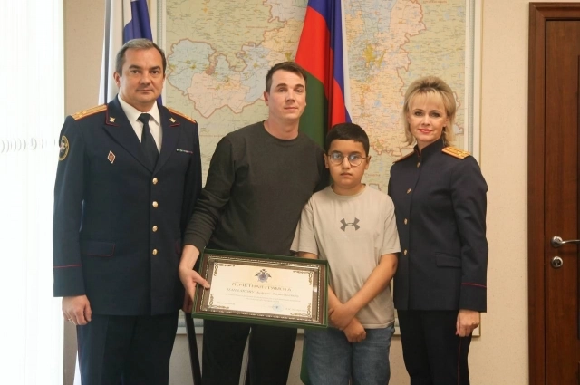 Андрей и спасённый мальчик живут в одном доме.