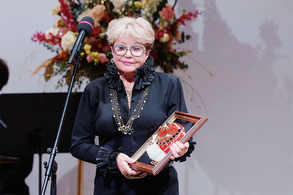 Марина Неёлова.