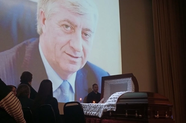 Присутствующие почтили память Виктора Шрейдера минутой молчания.