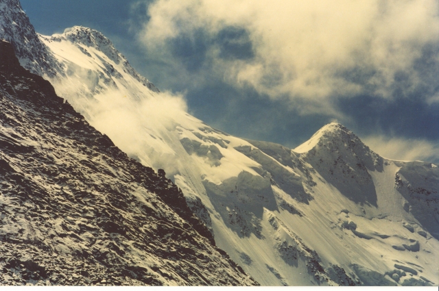 Альпинистские отряды пограничников стерегут границу даже на высоте 3000 метров.