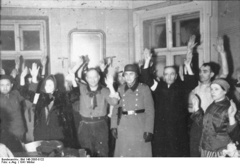 Румыния, арест евреев для дальнейшей депортации.