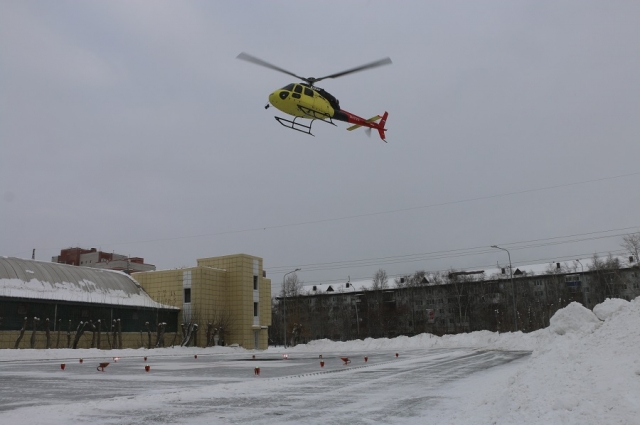 В Тюмени на площадку ОКБ №2 приземлился первый вертолет санавиации.