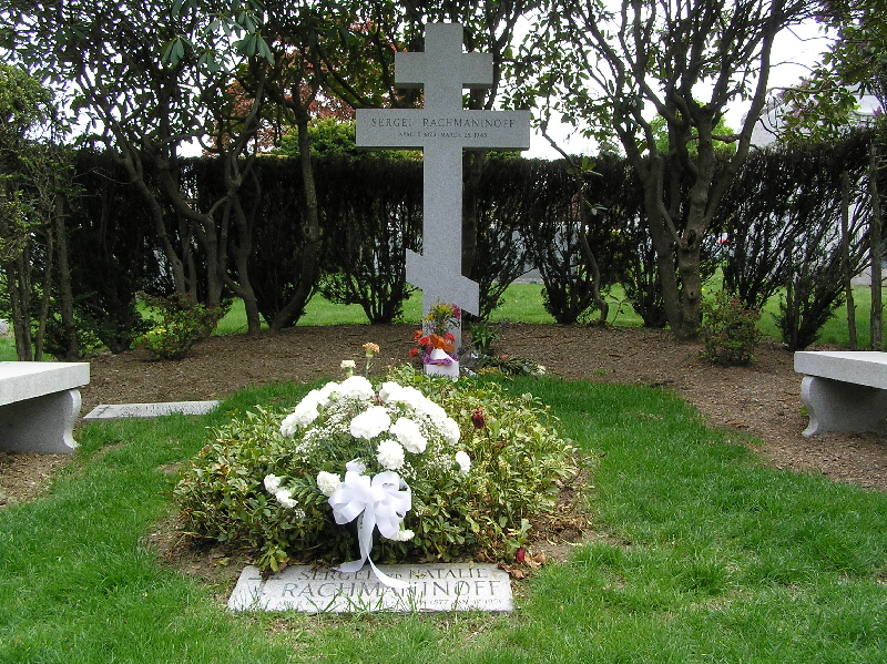 Могила Сергея Рахманинова в округе Вестчестер, штат Нью-Йорк, США.