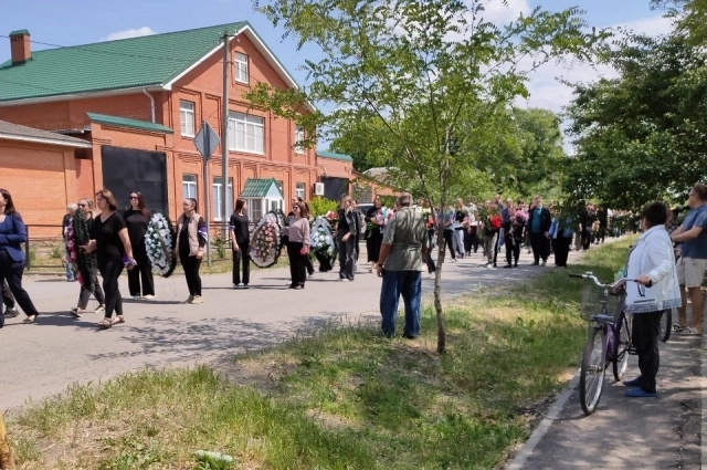 На похороны несчастной Марины год назад собралась почти вся станица.