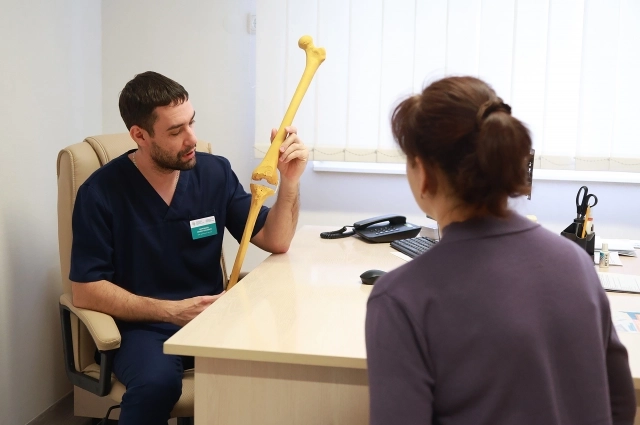 Самыми частыми «гололёдными» травмами являются переломы лучевой кости в типичном месте (у запястья), лодыжек, шейки бедра.