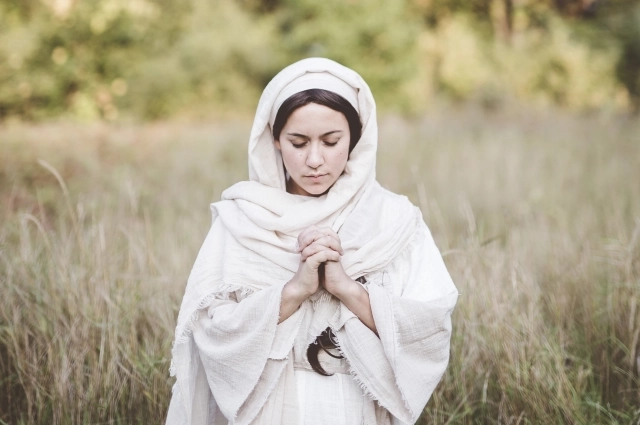 Богородица защитила жителей Константинополя от врагов.