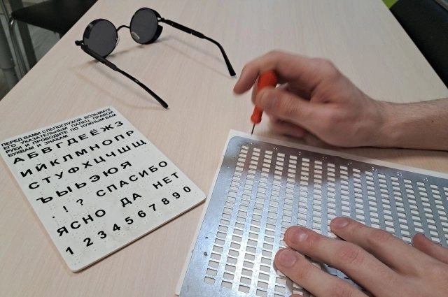 В библиотеку приходят люди всех возрастов.