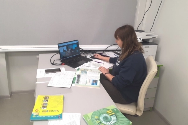 Татьяна Павлюченко ведёт дистанционно урок географии.