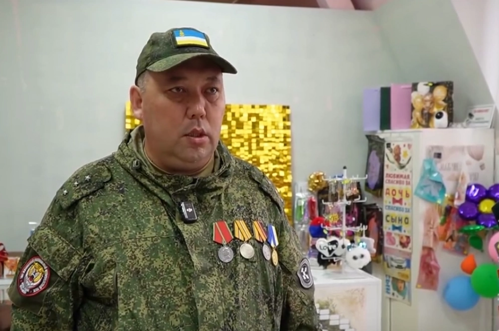 Андрей Дорофеев открыл магазин праздничных товаров.