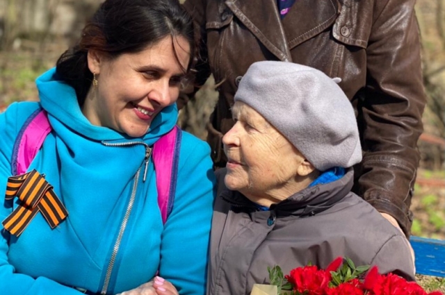 Участник войны Ольга Георгиевна Каратыгина с шеф-редактором еженедельника 