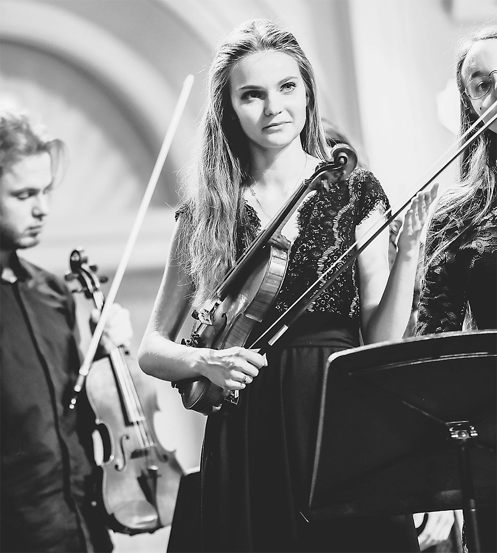 Жена Анастасия Латышева – скрипачка «Академии Русской Музыки»