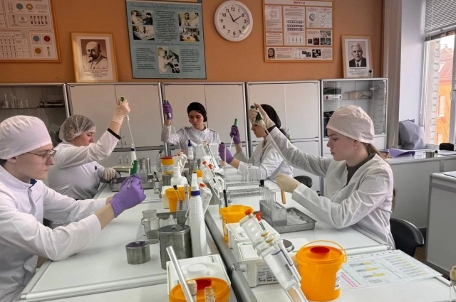 Экскурсии на производство позволяют получить наглядное представление о профессии, масштабах производства - так намного легче сориентироваться в многообразии профессий.