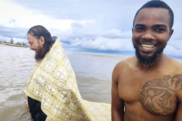 Отец Альвиан и Жоаким. 