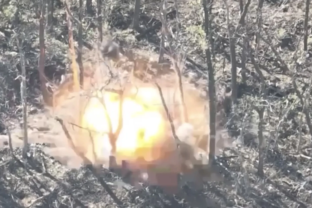 Наши штурмовки берут Украинский опорный пункт.