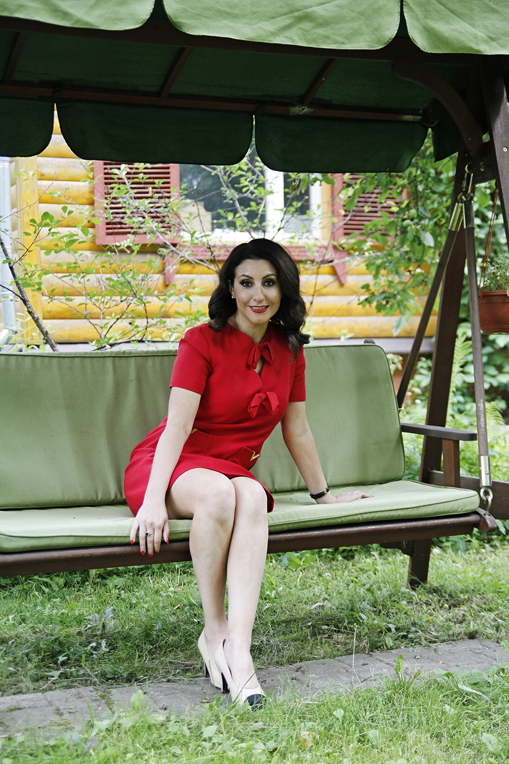 Певица Алла Рид на даче.