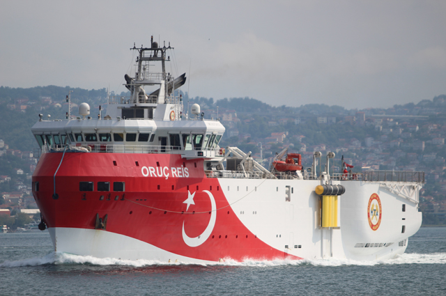 Турецкое судно Oruc Reis.