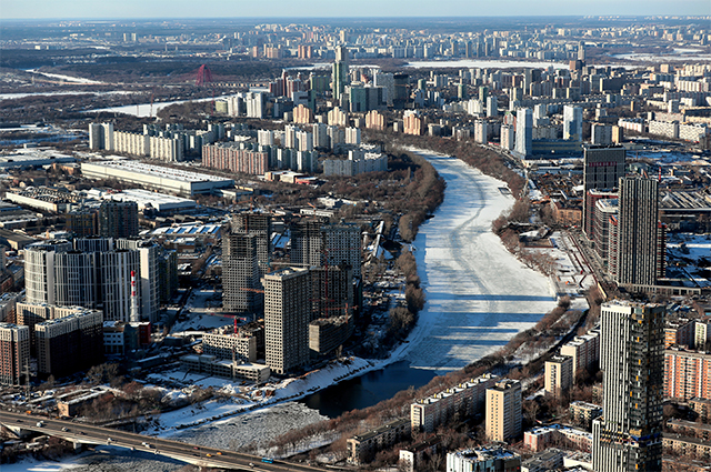 Самые низменные участки в городе – вдоль русла Москвы-реки. Например, как район Шелепихи.