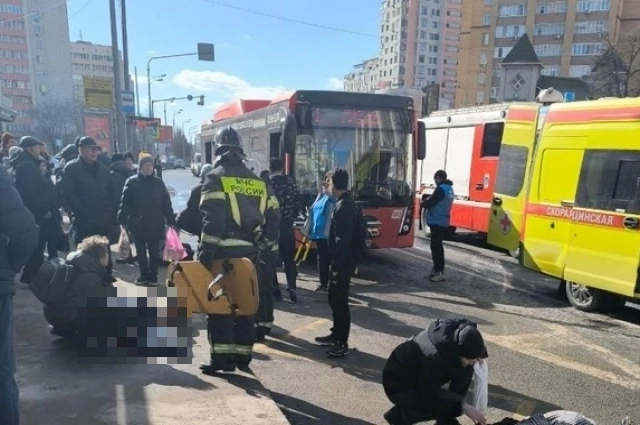 В результате аварии пострадали несколько человек.