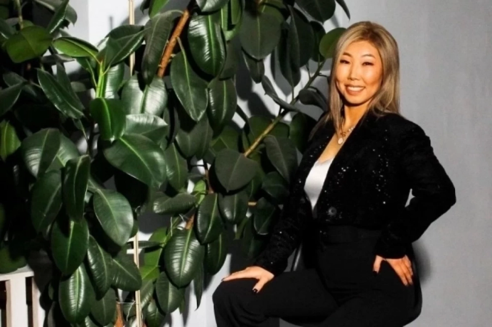 Сэсэг Буинова.