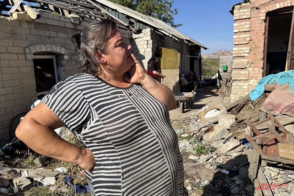 «Мэр» среди развалин. Единственный оставшийся житель разрушенной Марьинки готовится к зимнему сезону
