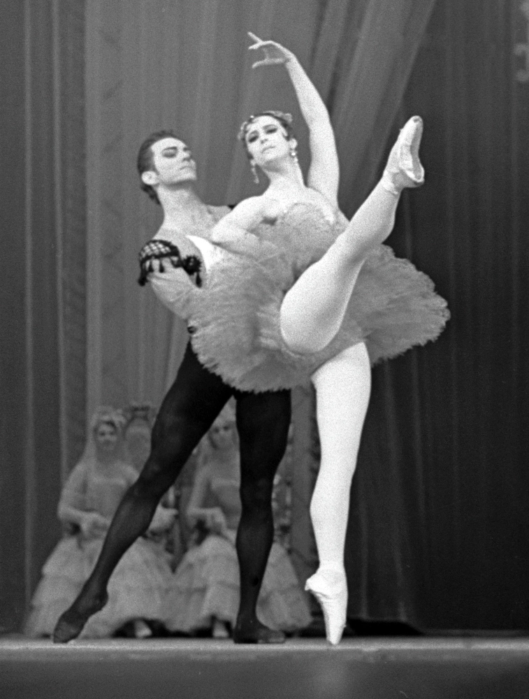 Солисты балета ГАБТ СССР Майя Плисецкая и&nbsp;Марис Лиепа в&nbsp;сцене из&nbsp;балета Людвига Минкуса «Дон-Кихот».