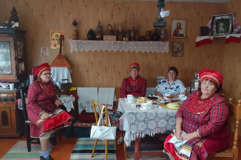 Нагайбачки с удовольствием угощают соседей.