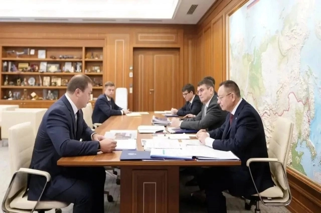 Виталий Хоценко и Ирек Файзуллин обсудили развитие жилищного строительства в Омской области