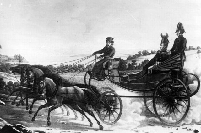 Император Александр I в коляске подъезжает к загородному дворцу.