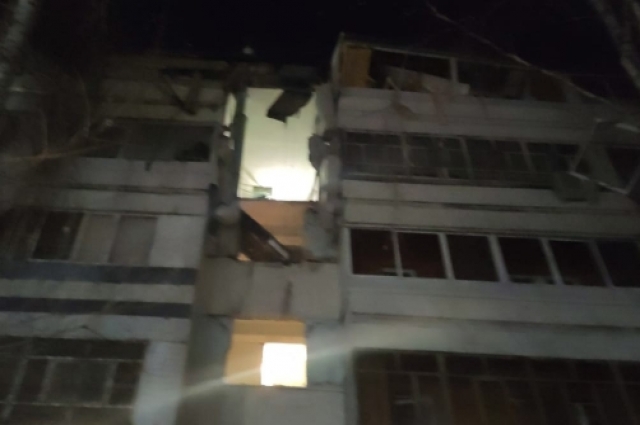 В результате взрыва уничтожены квартиры на четвёртом и пятом этажах здания. 