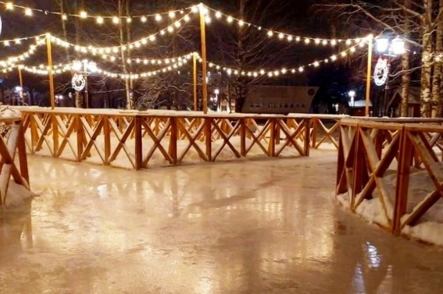 Отправиться на каток - хорошее развлечение в праздники. 