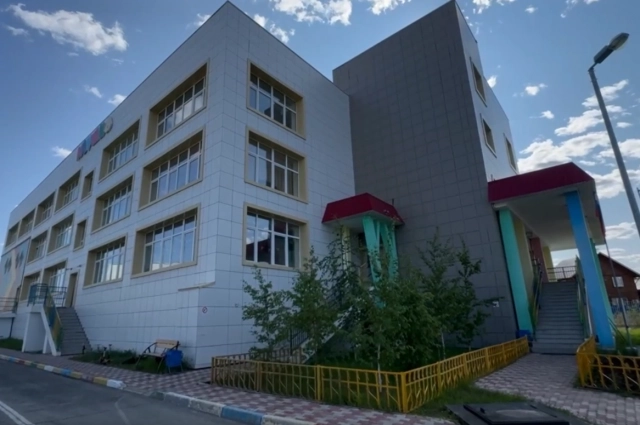 В одном из детсадов Якутска 2-летнему малышу повредили ногу.