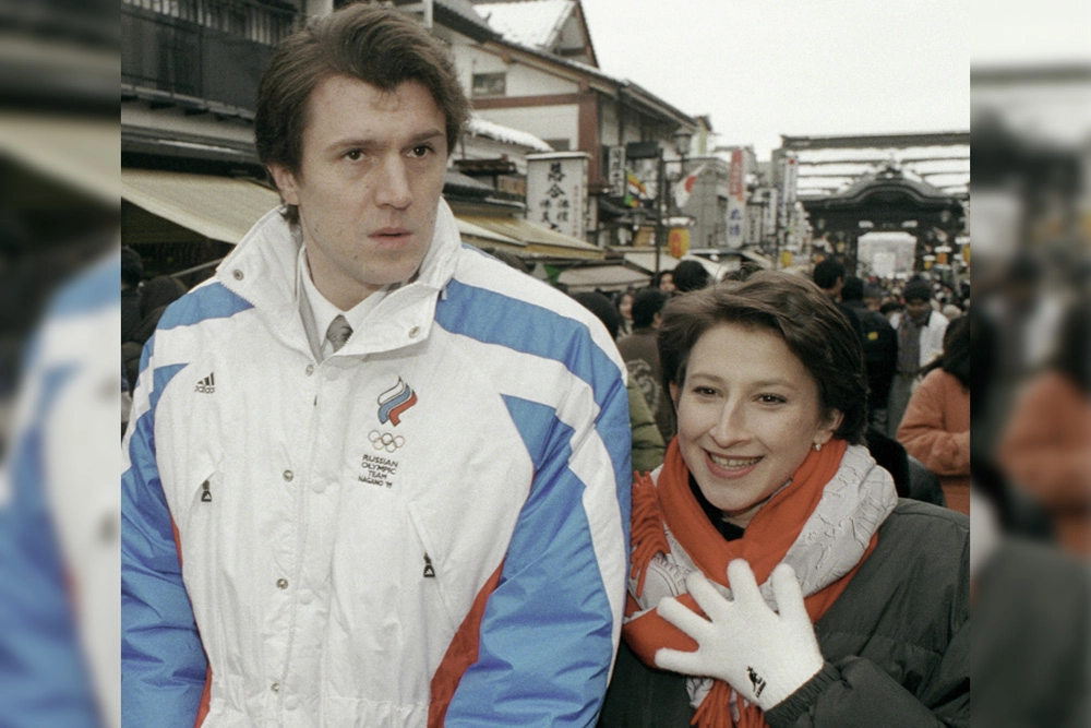 Российские фигуристы Оксана Казакова (справа) и Артур Дмитриев (слева), 1998 год.