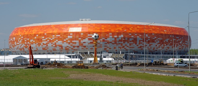 На стадионе в Саранске заиграют в волейбол.