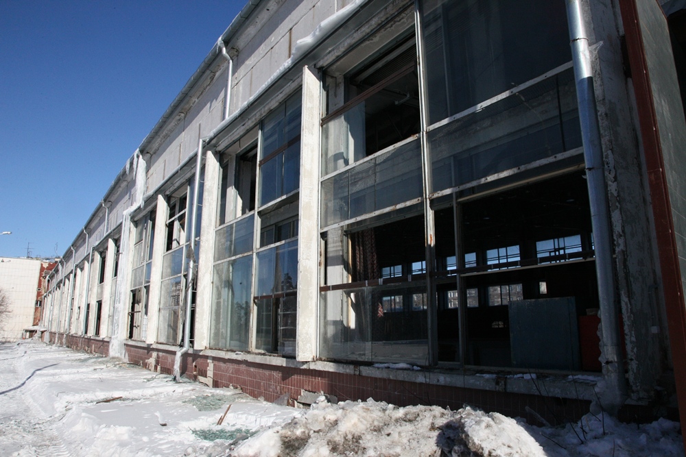 Метеорит выбил окна взрывной волной.