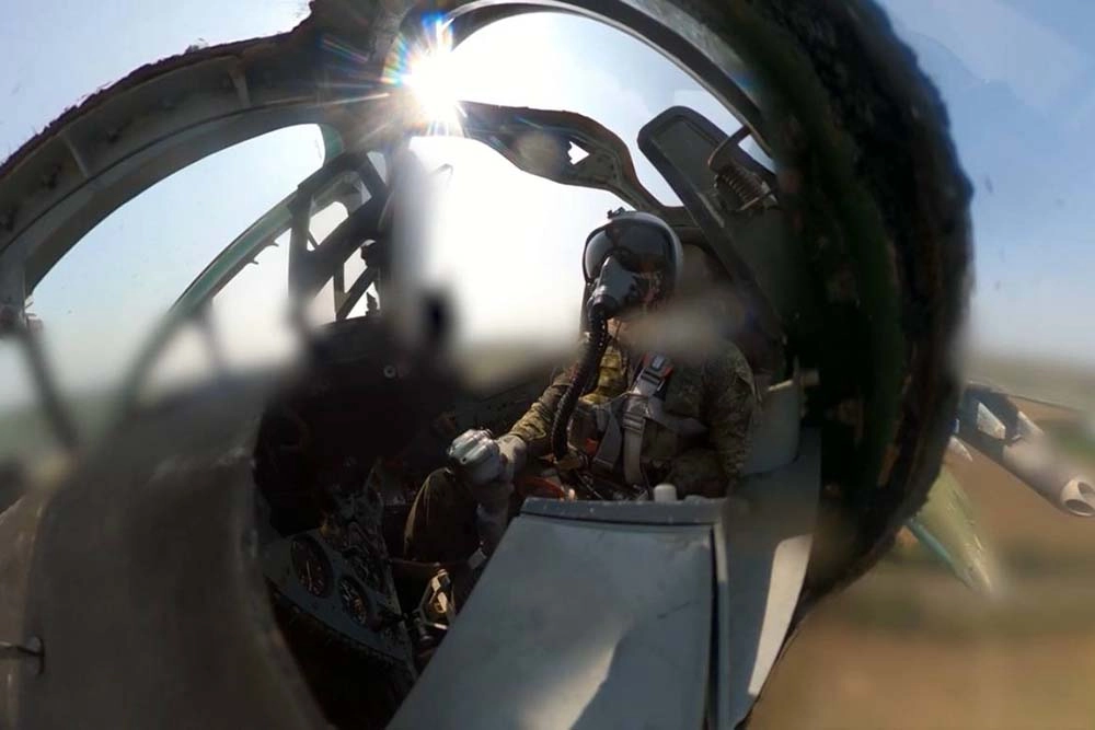 В кабине Су-25.