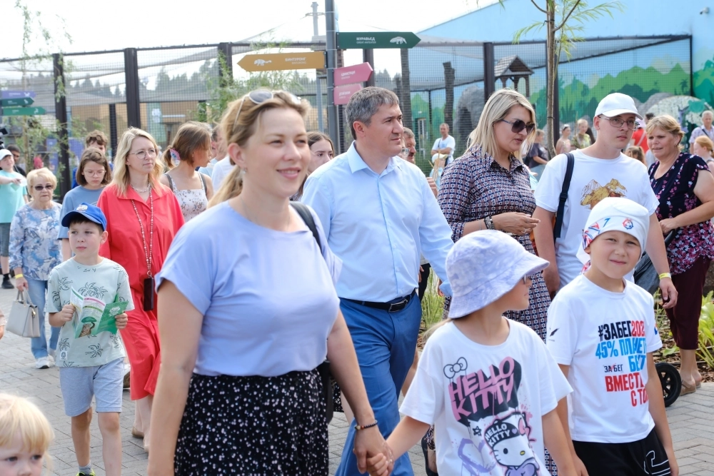 Дмитрий Махонин рассказал, что с начала учебного года в зоопарке будут работать творческие  лаборатории, экологические лектории и клуб юных биологов.