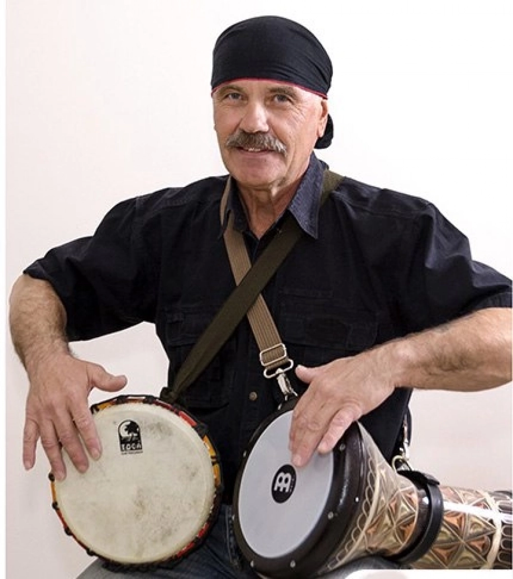 Александр Васильев из Севастополя на барабанах играл больше суток.