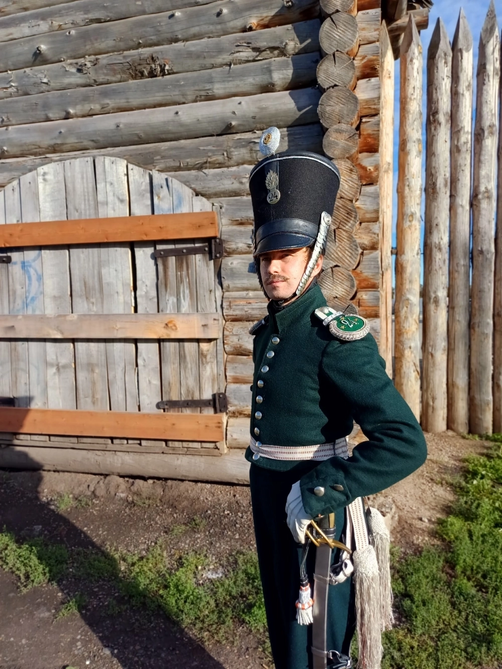 Павел на собственном примере убедился, что правильно сшитый мундир был удобен. 