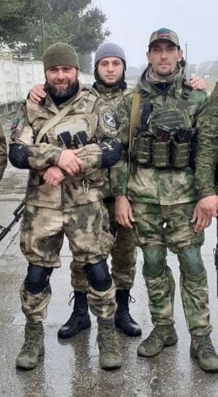 Уллубий Териков (слева) возглавлял отделение противотанковых управляемых ракет.